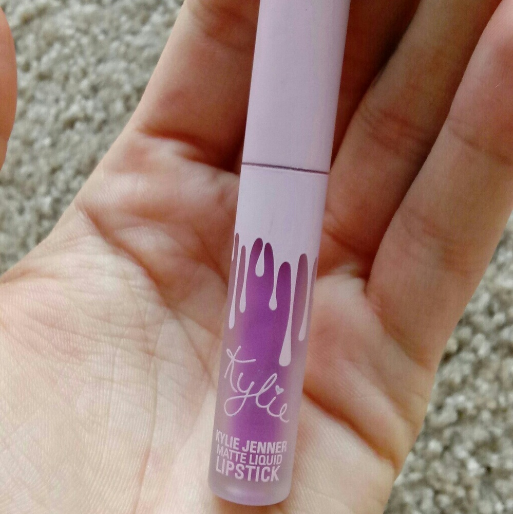 Kylie Cosmetics Birthday Matte August Bug Lipstick